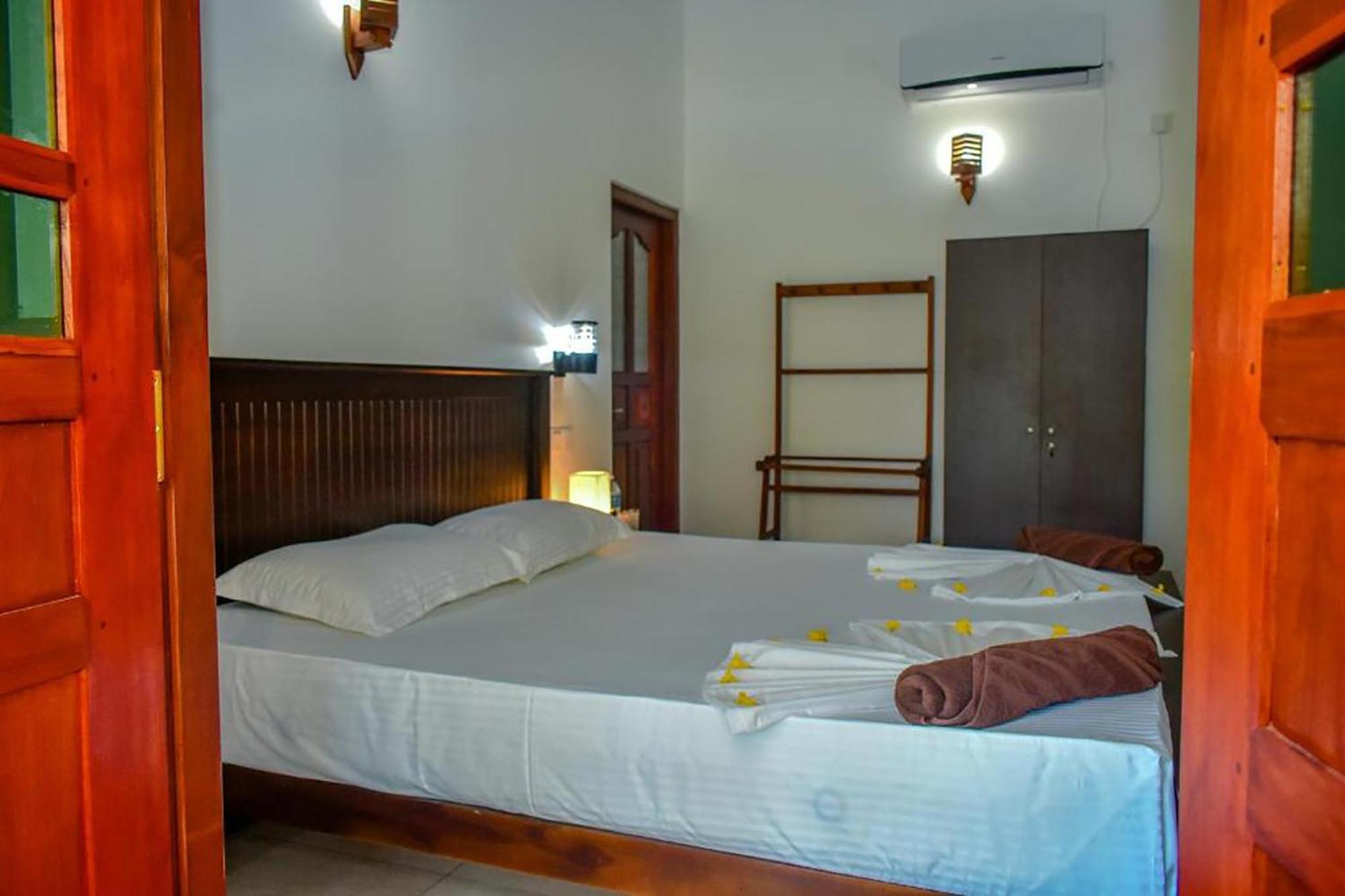 Aliya Aliya Hikkaduwa Hotel Exterior photo