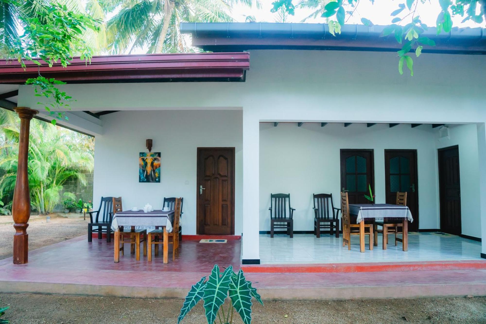 Aliya Aliya Hikkaduwa Hotel Exterior photo