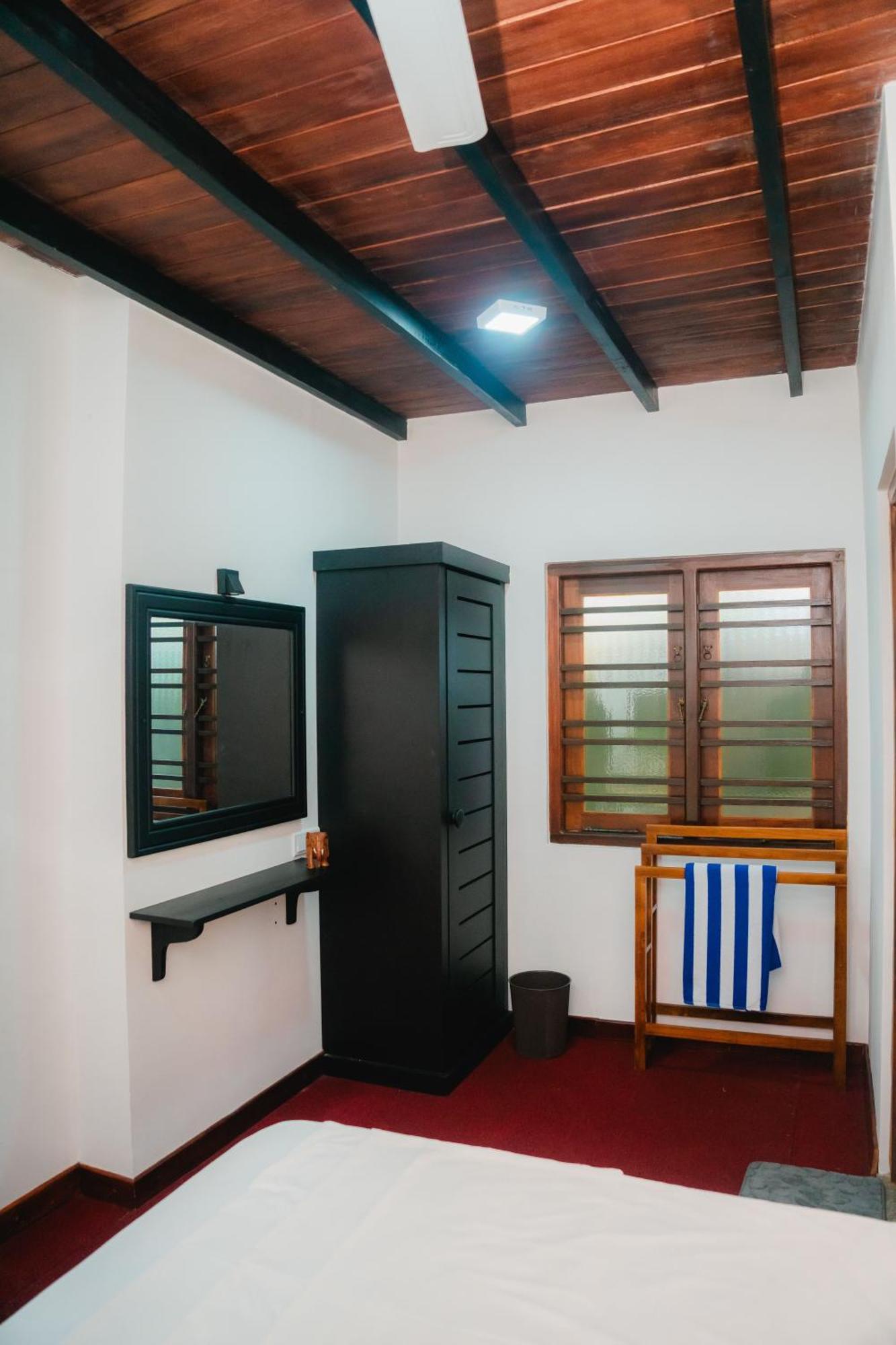 Aliya Aliya Hikkaduwa Hotel Exterior photo