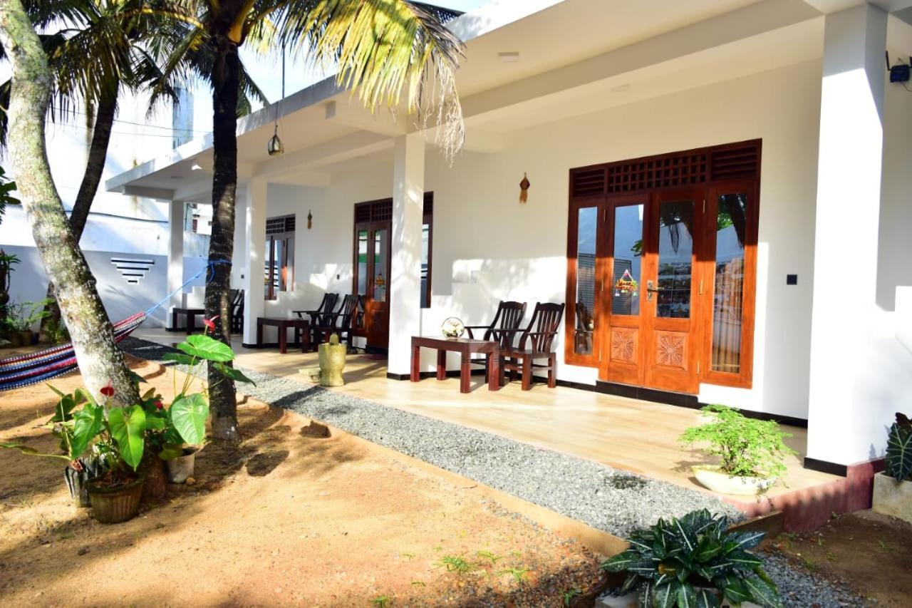 Aliya Aliya Hikkaduwa Hotel Exterior photo