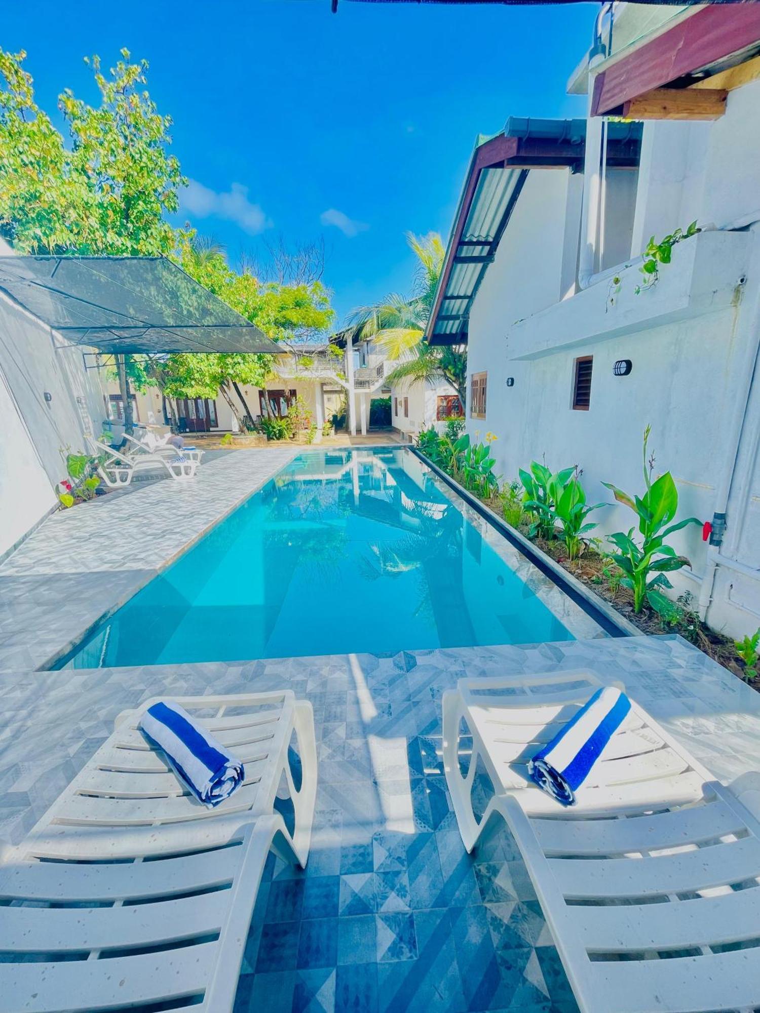 Aliya Aliya Hikkaduwa Hotel Exterior photo